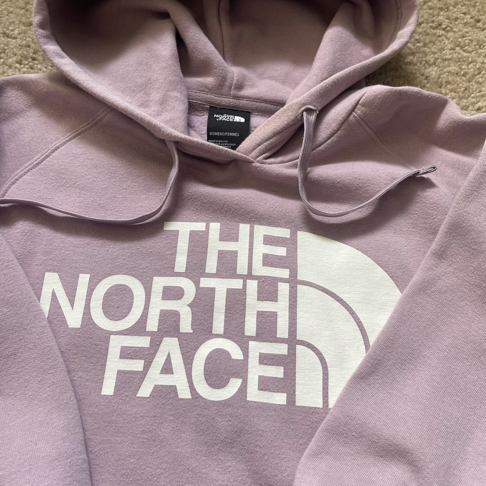SOLD The North Face lightweight sweater S size